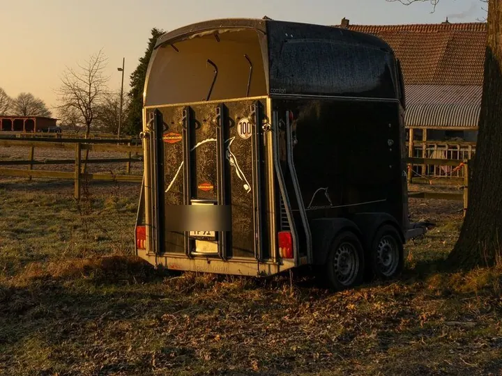 Horseboxes and horse trailers